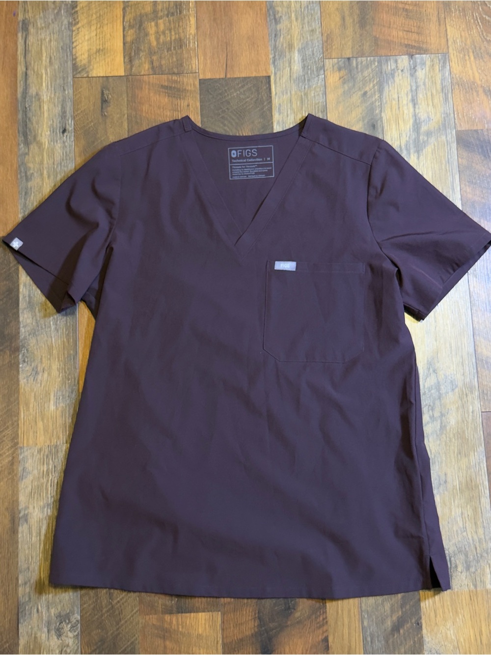 FIGS FreeX Catarina one pocket scrub top, dark fig size medium M - Picture 2 of 5